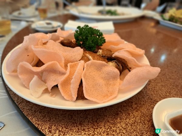 绝對是懐舊菜的經典，有蝦片的炸子雞及解暑的冬瓜盅