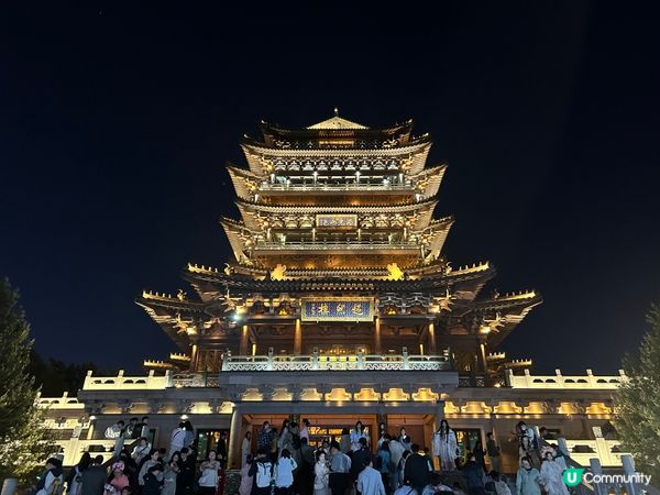 去濟南遊玩，相信大家都會去著名景點大明湖一趟。當日食完晚餐先...