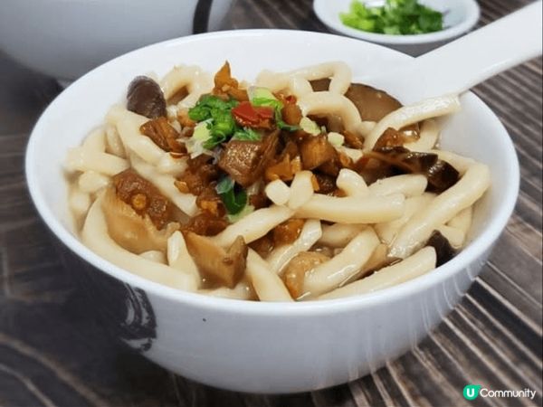 濃郁的湯頭帶有蝦米味及冬菇鮮味，還有少許脆口的豬油渣，加上自...