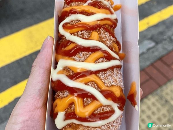 雙重芝士熱狗棒，外層軟熟嘅麵包層融合內裡滿滿雙重芝士，食到成...