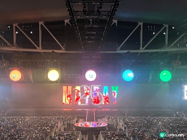 🎤五月天5525回到那一天香港演唱會的舞臺設計充分利用場館空...