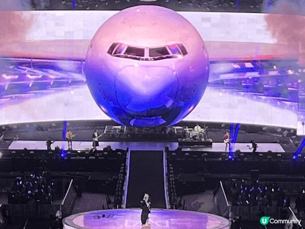 🎤五月天5525回到那一天香港演唱會的舞臺設計充分利用場館空...