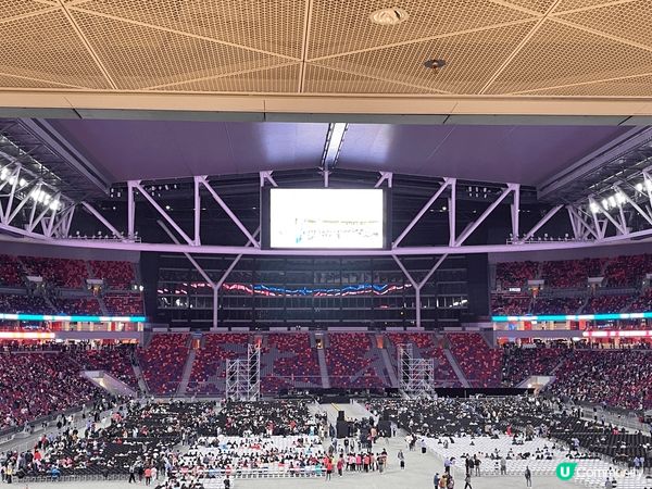 場館很大，視野良好，氣氛熱烈，音響方面亦十分出色，觀賞很興奮...