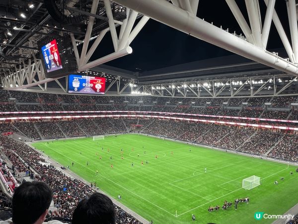 場館很大，視野良好，氣氛熱烈，音響方面亦十分出色，觀賞很興奮...