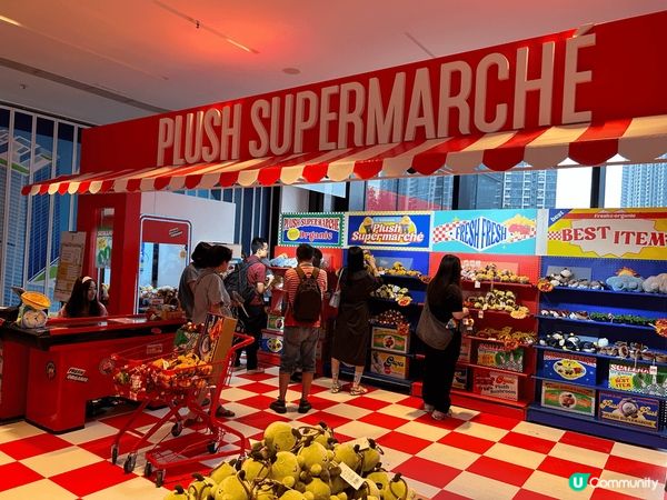 位於airside 1/F的偽超級市場，有很多很可愛的公仔，...