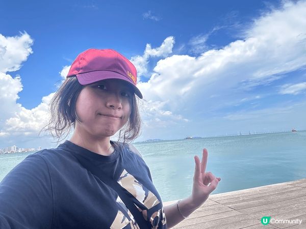 馬來西亞檳城姓氏橋盡頭嘅碼頭，當日人少，天氣晴朗，影出去藍天...