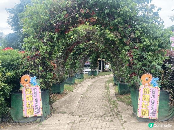 香港都有個侏羅紀公園，內有多隻不同造型的恐龍，有些還會動，值...