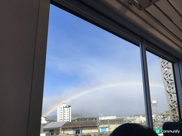 真的估不到會在坐在日本列車行走時見到的彩虹