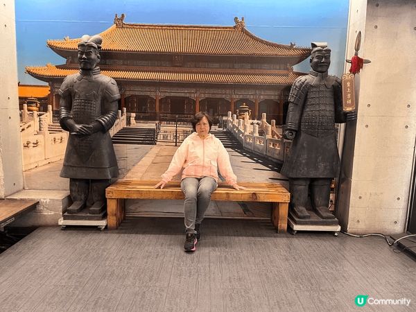 台北西門店的問鼎皇上吉祥火鍋以「宮廷盛宴」為靈感，將傳統火鍋...