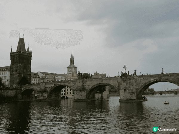 伏爾塔瓦河（Vltava River）是捷克最長的河流，全長...