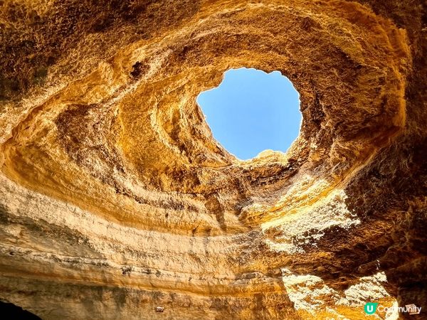 船遊貝納吉爾海蝕洞🚤,是葡萄牙南部 一處海水侵蝕洞穴 🕳,被...