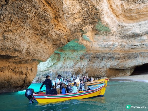 船遊貝納吉爾海蝕洞🚤,是葡萄牙南部 一處海水侵蝕洞穴 🕳,被...