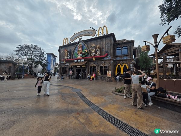 珠海中山遊，中山步行街，展覽館，美中不足步行街一邊再裝修，沙...