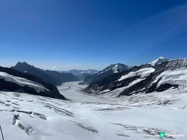 瑞士以其壯麗的自然風光聞名，吸引著眾多遊客。雄偉的阿爾卑斯山...