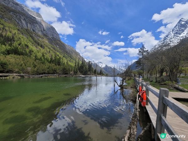 四川四姑娘山，風景超美，可比美瑞士阿爾卑斯山，但海拔有點高，...