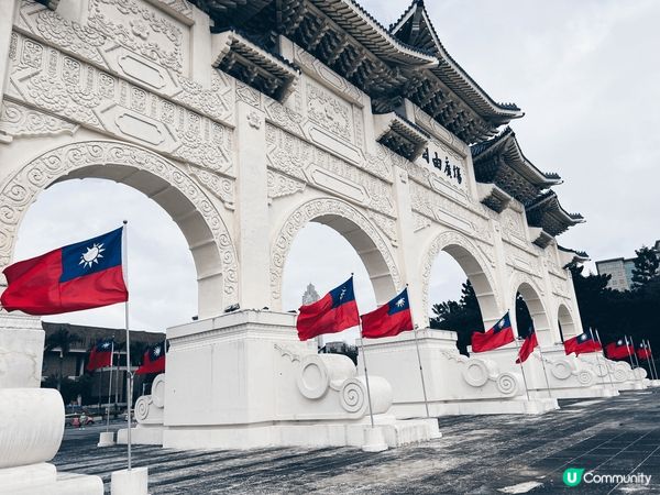 三張照片分別是海洋公園哈囉喂，台灣和澳門時的照片