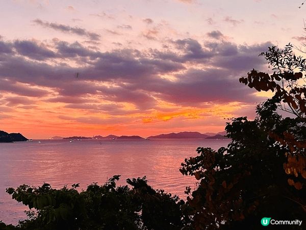 享受著微風的海邊，加上燦爛無比的黃昏美景，簡直是人生一大享受...