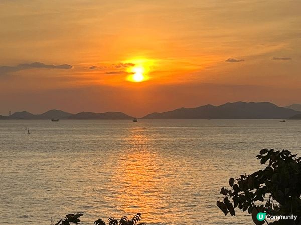 享受著微風的海邊，加上燦爛無比的黃昏美景，簡直是人生一大享受...