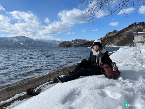 十和田湖邊的景色令人著迷，冬季的雪地體驗不能錯過它，我願意待...