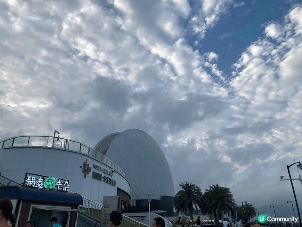 今年去咗澳門同珠海，仲去咗必去景點之一，超靚日月貝劇院，周圍...