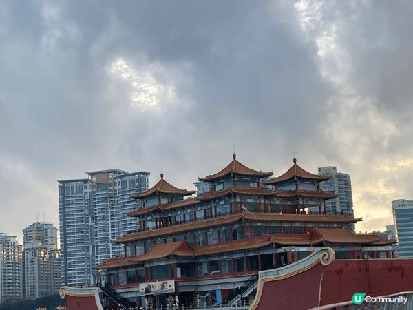 今年去咗澳門同珠海，仲去咗必去景點之一，超靚日月貝劇院，周圍...