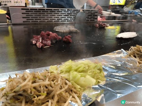 台北夜市多姿多彩，好多街頭小食，我試咗好多款台灣地道美食，絕...