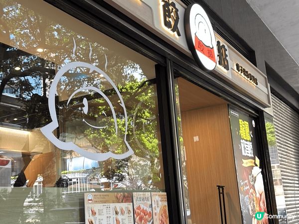 粟米豬肉餃子粒粒都好飽滿，點咗醋之後可以提鮮。四川涼麵加咗麻...