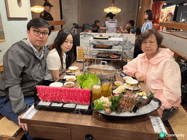 台北西門店的問鼎皇上吉祥火鍋以｢宮廷盛宴｣為靈感,將傳統火鍋...