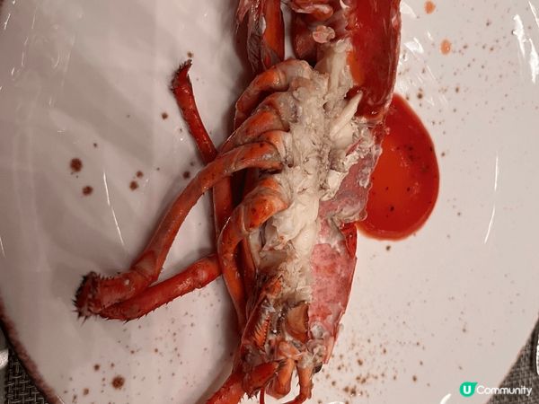香港萬麗海景酒店萬麗咖啡室推出自助餐，食物豐富，可以仼食蟹腳...