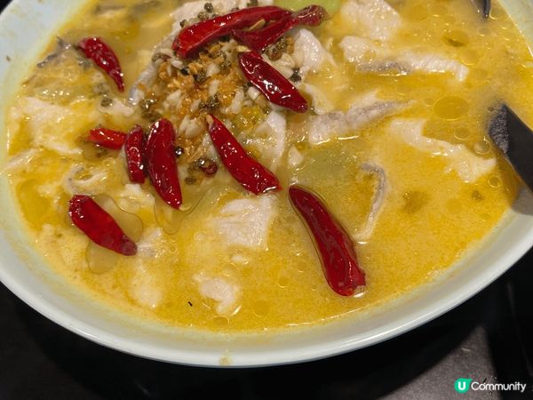 很喜歡這個酸菜魚，味道酸酸辣辣好惹味外，魚肉都十分嫩滑，用來...