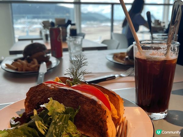機場貴賓室成日排長龍，不如去食個靚牛burger 嘆杯手工啤...