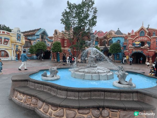 上星期一家人去東京旅行，玩得好開心，爸爸媽媽都好高興，佢地第...