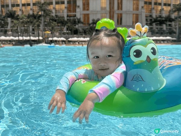 喜歡帶女兒到世界各地不同地方遊玩，