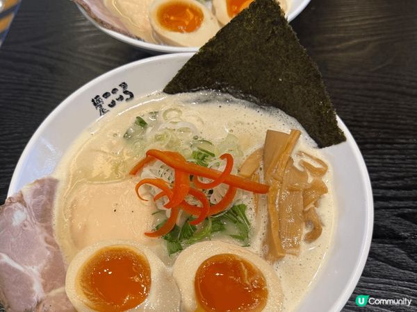 位於荃灣海之戀商場麵屋，拉麵湯夠濃厚，拉麵軟硬適中，小食都很...