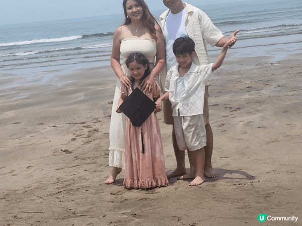 台灣基隆海灘小寶幼稚園畢業，外拍畢業全家福相片