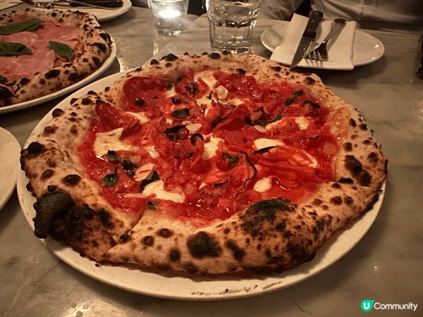 位於灣仔船街既Motorino,環境舒適休閒,仲有半開放式窯...