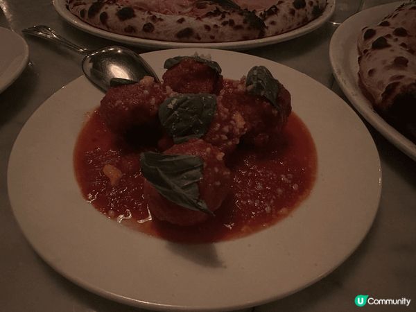 位於灣仔船街既Motorino,環境舒適休閒,仲有半開放式窯...