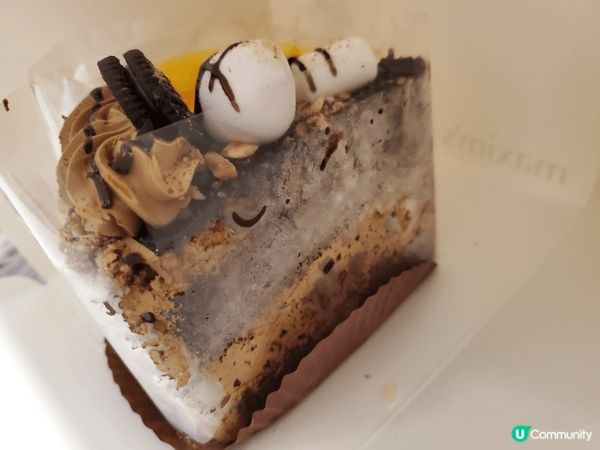 朱古力蛋糕係其中至愛的甜品之一。圖一右邊的朱古力蛋糕，上面成...