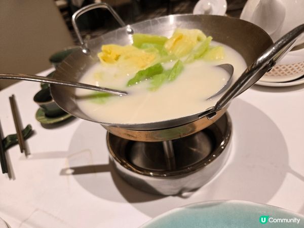 椒鹽排骨配茄子，沙姜嫩雞，大芥菜魚湯，簡單又美味嘅港式晚餐。...