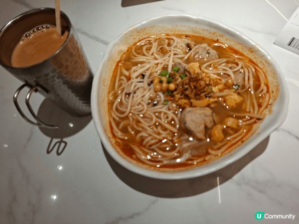 米線是香港人最愛吃的，我喜愛米線爽的口感，所以挑選了貢丸米線...