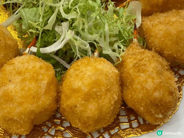 我們在天水圍德馨盛宴酒樓吃晚飯慶祝父親節，之前已預訂了十二位...