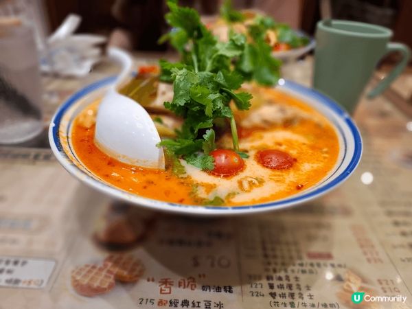 沙田廣場紅茶冰室嘅冬陰功海南雞米線，真係好好味，雞肉多，湯底...