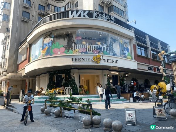 武康大樓是上海著名的歷史建築，以其獨特的船型外觀吸引無數遊客...