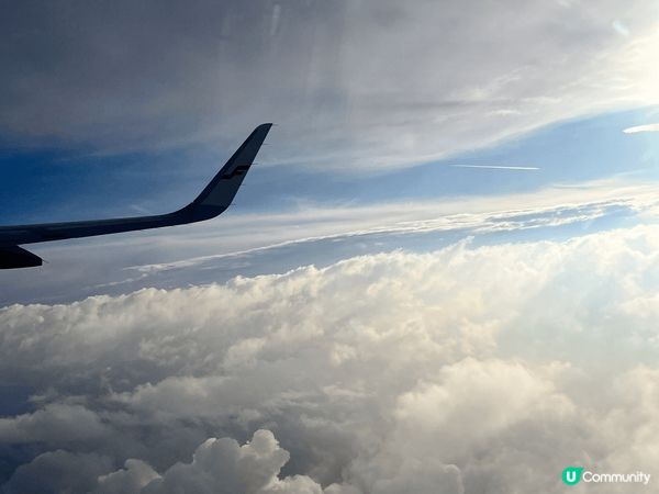 雲朵上的夕陽，搭飛機從意大利機場起飛時剛剛好遇上日落，趁機拍...