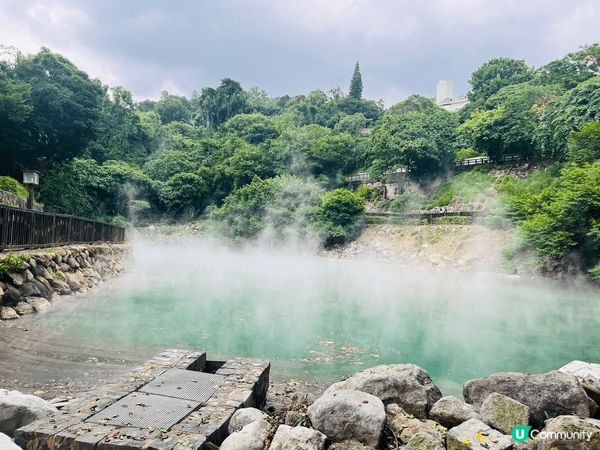 到了台北北投浸溫泉，亦到了附近的地熱谷。看着泉水不斷出煙及霧...
