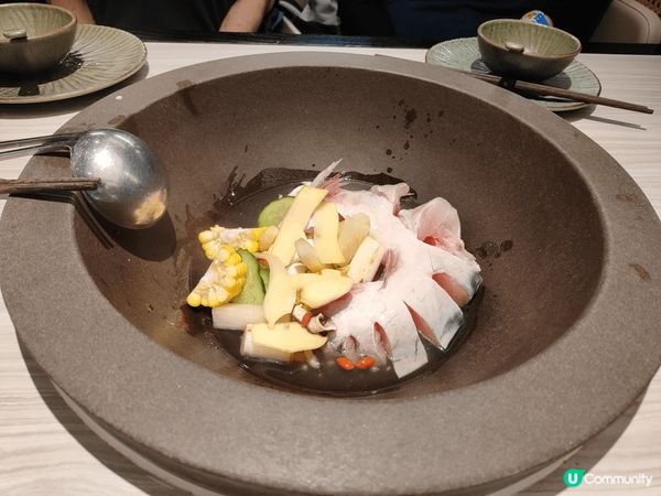 此餐廳攝於深圳鲜潭蒸汽石锅鱼(中航城君尚店), 最神奇的是江...
