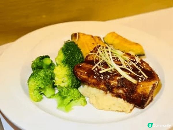 Dan Ryan’s Chicago Grill (TST)...