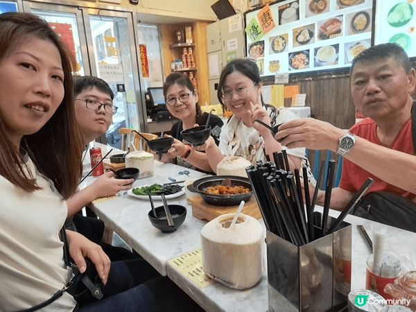 難得放假請爸爸媽媽一齊去澳門開開心心玩幾日， 去當地嘅名勝打...