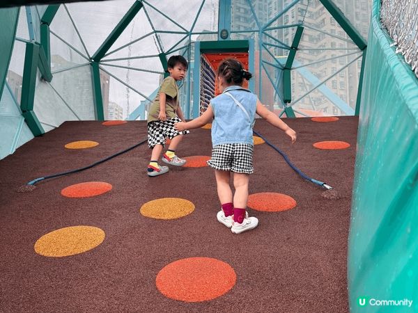 沙田新城市廣場對出有個大型露天恐龍公園