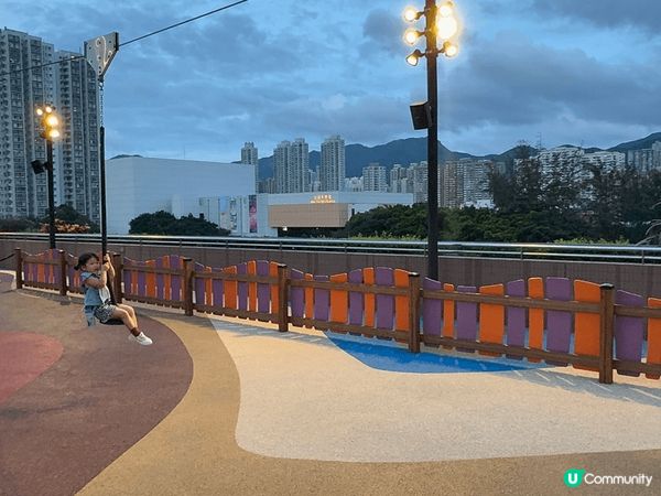 沙田新城市廣場對出有個大型露天恐龍公園